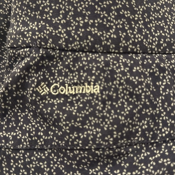 Columbia Ladies Pull on Skort with 2 Pockets in front attached blue shorts. EUC - Picture 4 of 7